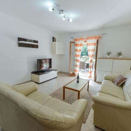 Lumbre Apartment Tar-Vabriga Bagian luar foto